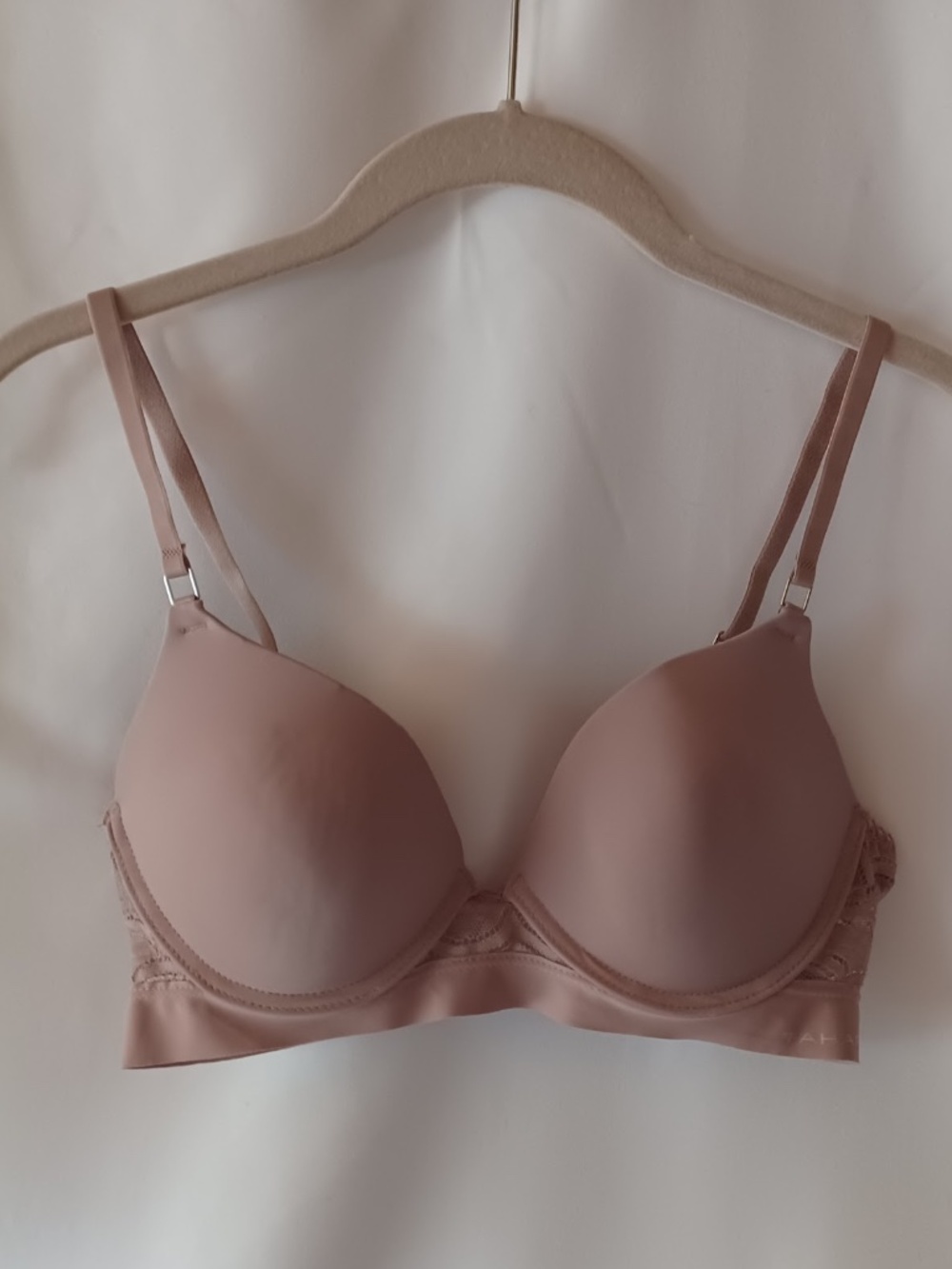 Tahari T-Shirt Bra Pink Underwire Full Coverage Molded Cups Laser Cut Size 34B